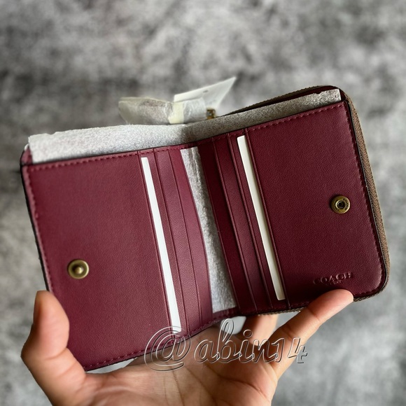 NWT Coach Small Signature Wallet - Picture 2 of 6